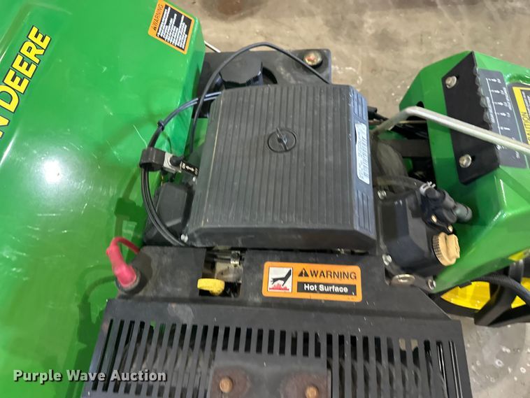 image for item DW4412 John Deere 800 Aercore aerator 