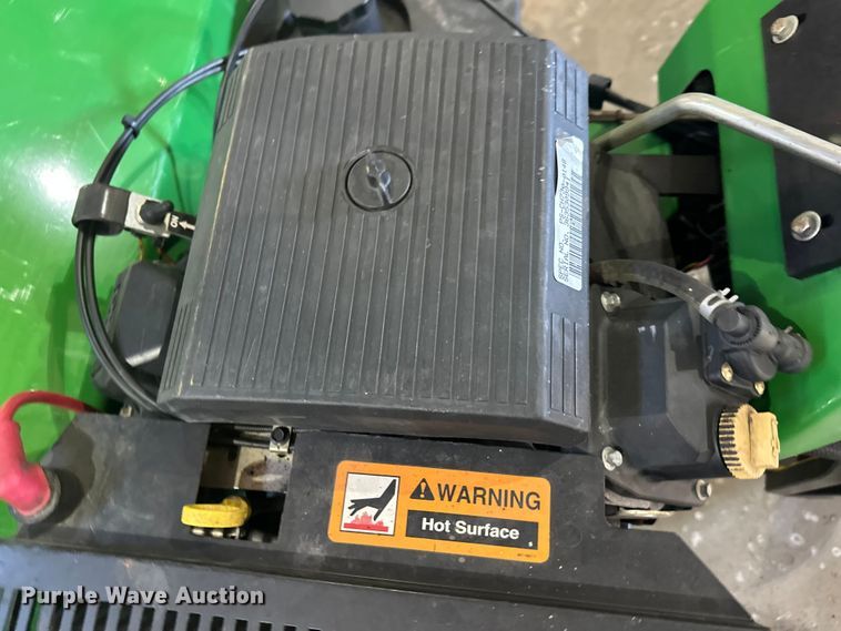 image for item DW4412 John Deere 800 Aercore aerator 