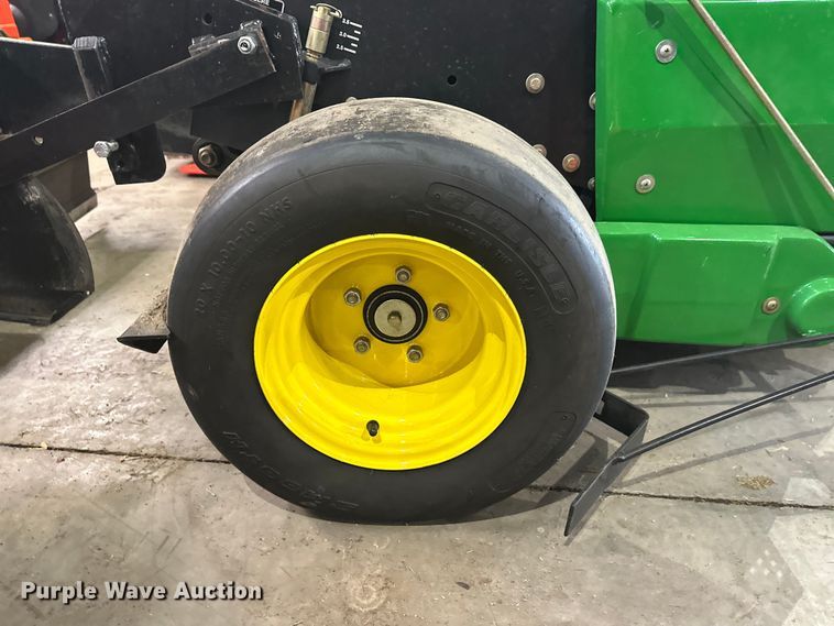 image for item DW4412 John Deere 800 Aercore aerator 