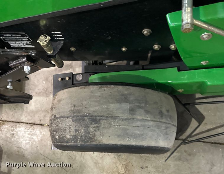 image for item DW4412 John Deere 800 Aercore aerator 