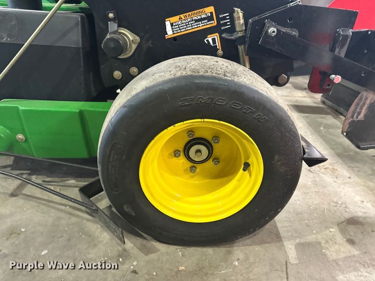 image for item DW4412 John Deere 800 Aercore aerator 