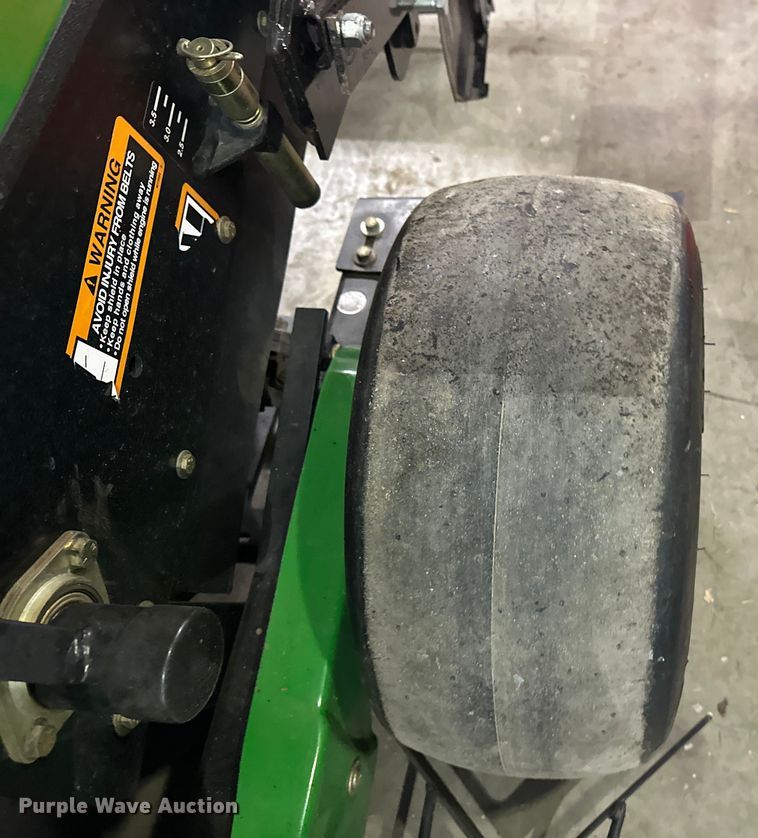 image for item DW4412 John Deere 800 Aercore aerator 