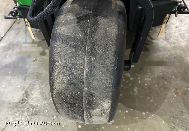 image for item DW4412 John Deere 800 Aercore aerator 