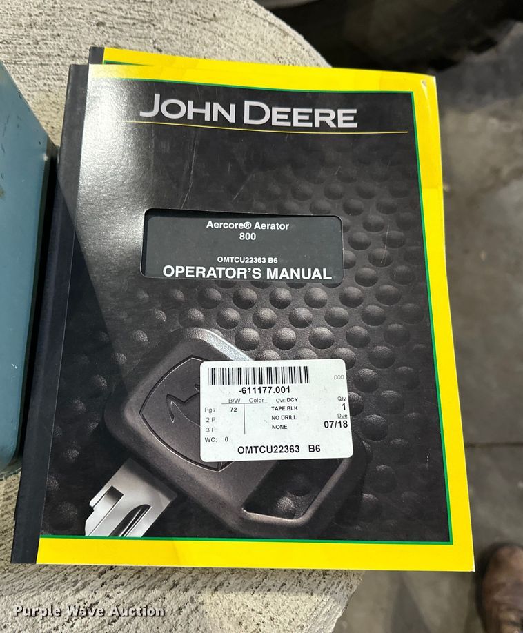 image for item DW4412 John Deere 800 Aercore aerator 