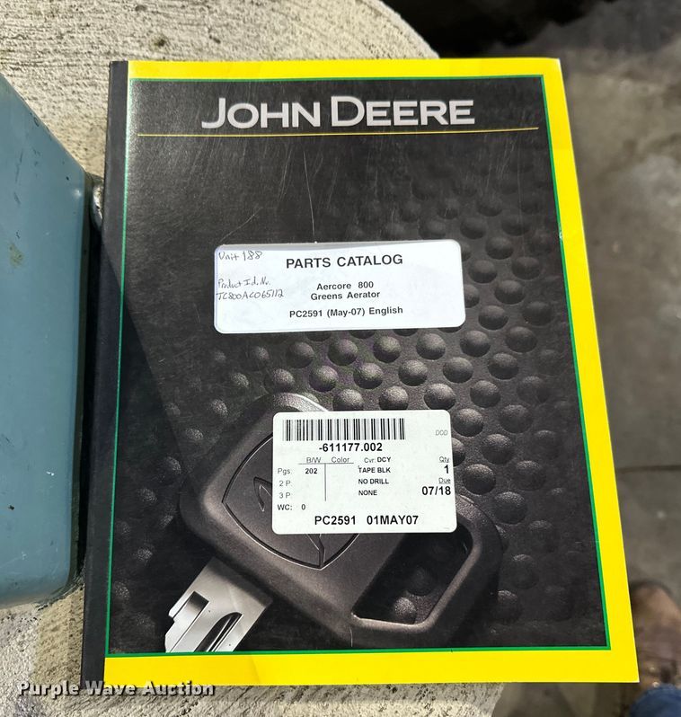 image for item DW4412 John Deere 800 Aercore aerator 