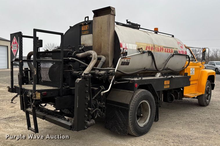 image for item DW7382 1983 Ford F700 oil distributor truck