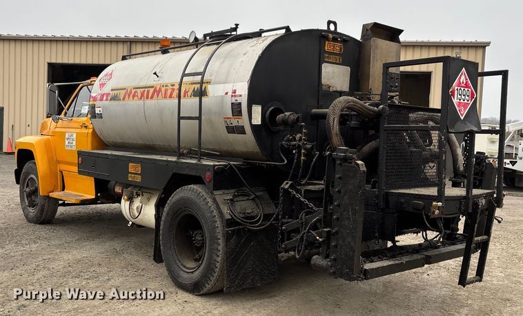 image for item DW7382 1983 Ford F700 oil distributor truck