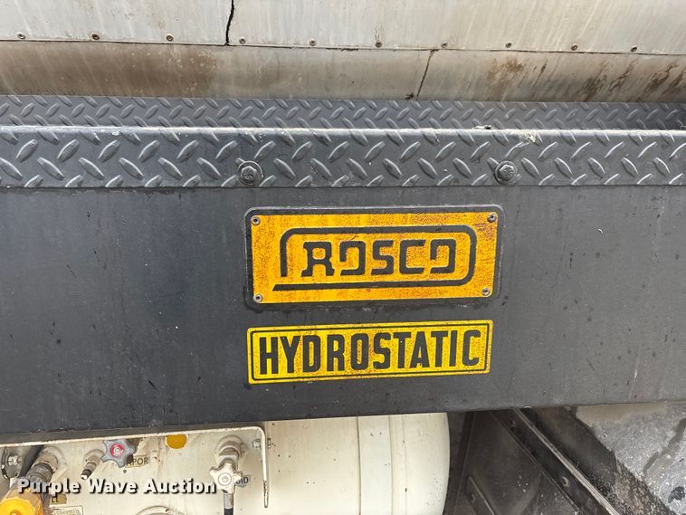 image for item DW7382 1983 Ford F700 oil distributor truck