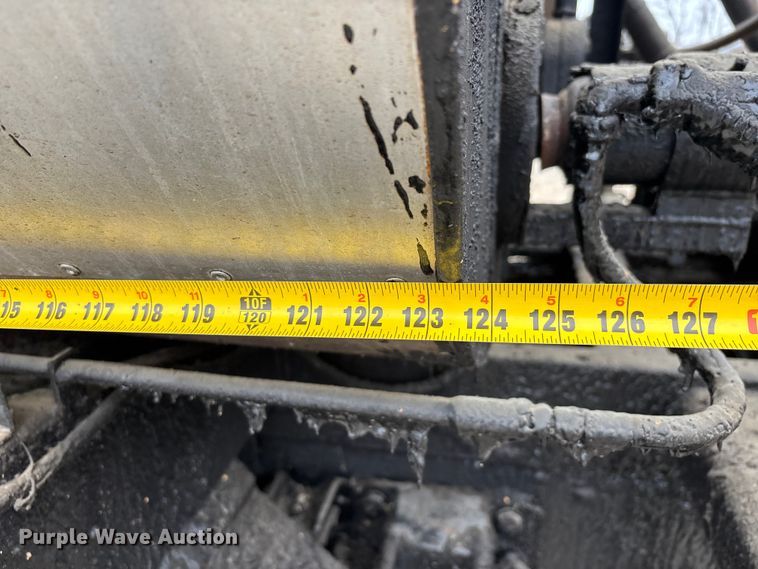 image for item DW7382 1983 Ford F700 oil distributor truck