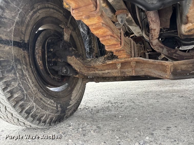 image for item DW7382 1983 Ford F700 oil distributor truck