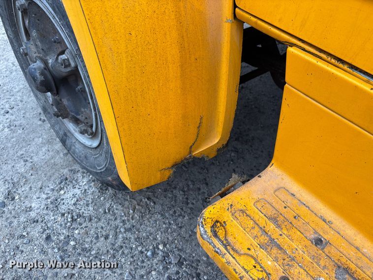 image for item DW7382 1983 Ford F700 oil distributor truck