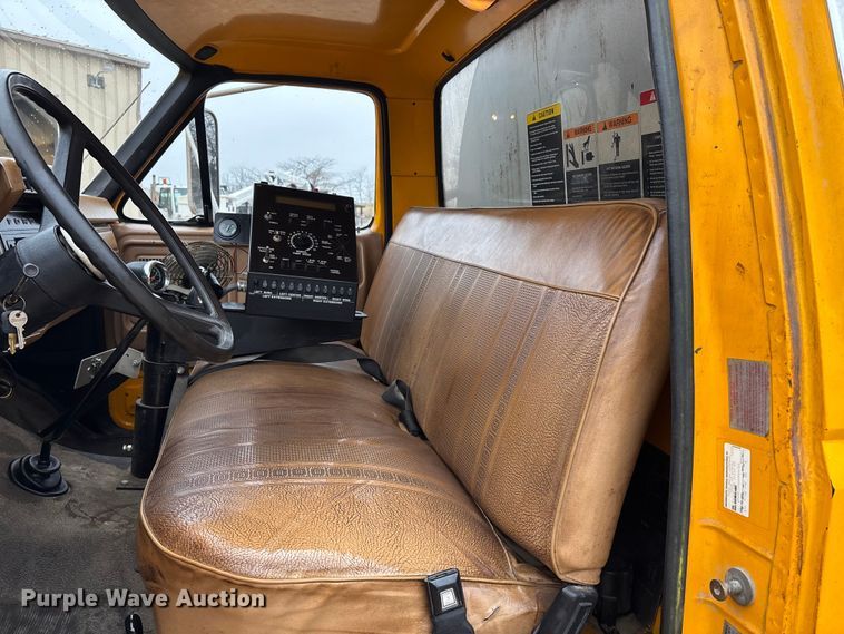 image for item DW7382 1983 Ford F700 oil distributor truck