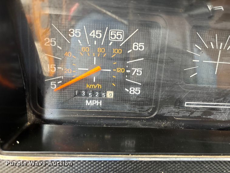 image for item DW7382 1983 Ford F700 oil distributor truck