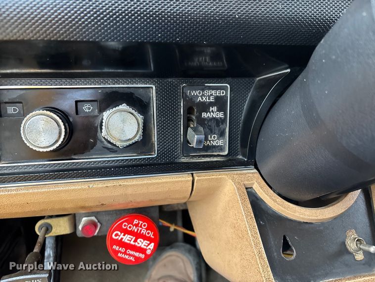 image for item DW7382 1983 Ford F700 oil distributor truck