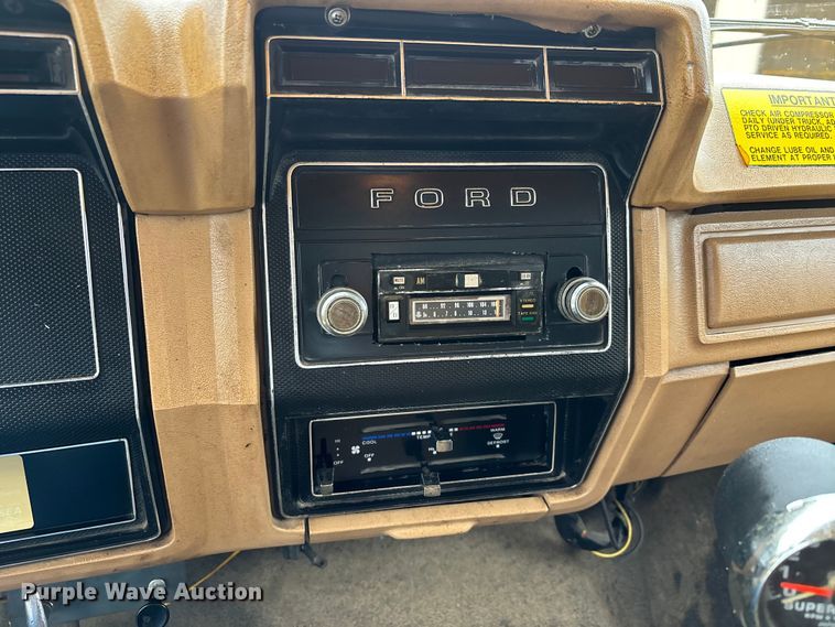 image for item DW7382 1983 Ford F700 oil distributor truck