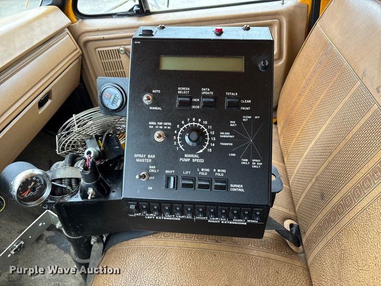 image for item DW7382 1983 Ford F700 oil distributor truck