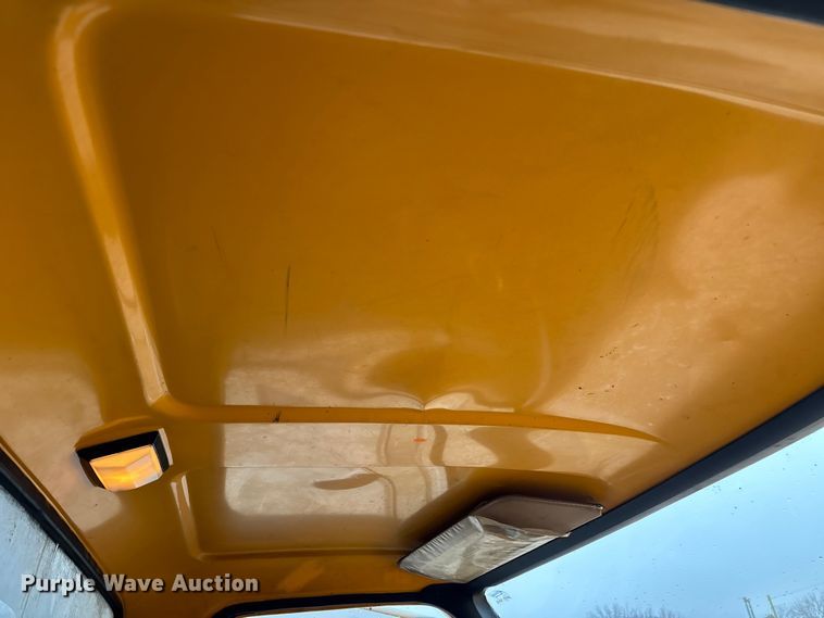 image for item DW7382 1983 Ford F700 oil distributor truck