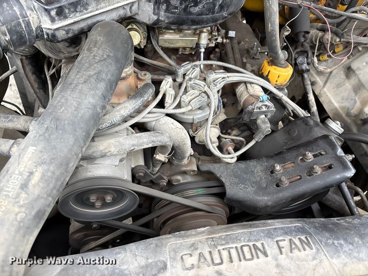 image for item DW7382 1983 Ford F700 oil distributor truck