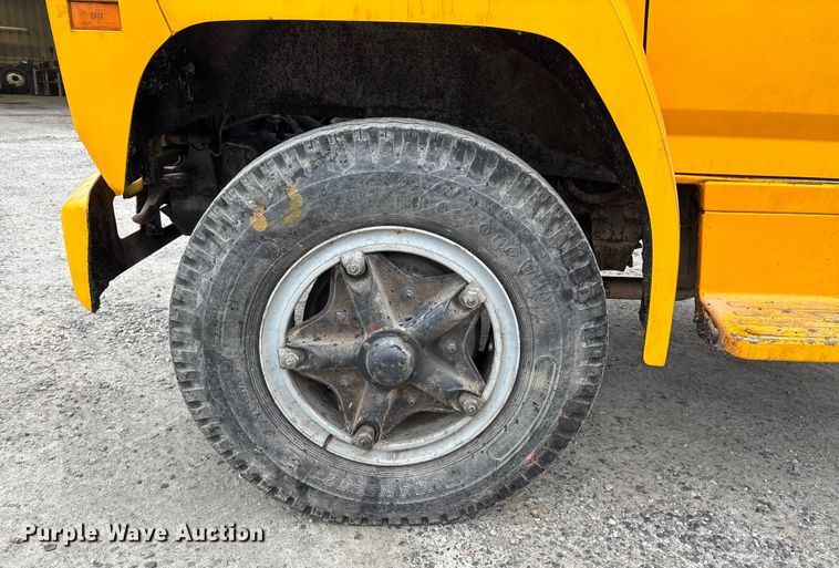 image for item DW7382 1983 Ford F700 oil distributor truck