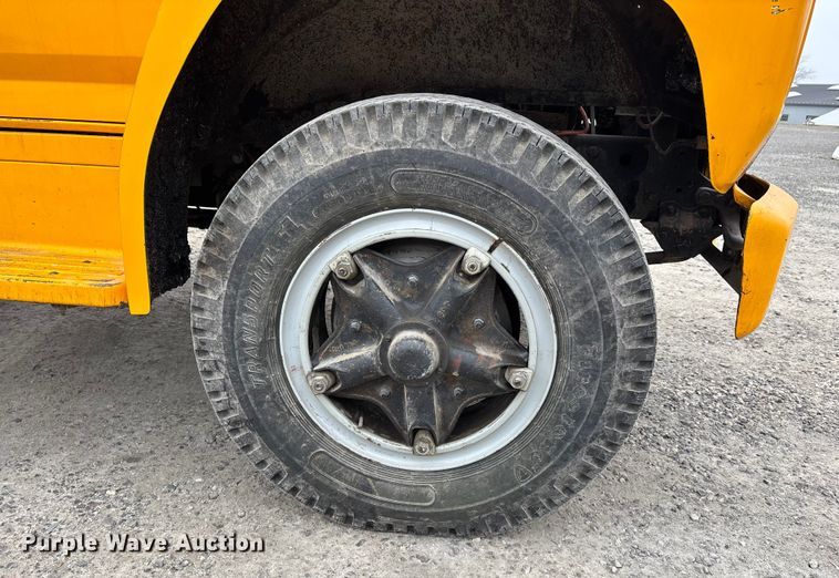 image for item DW7382 1983 Ford F700 oil distributor truck