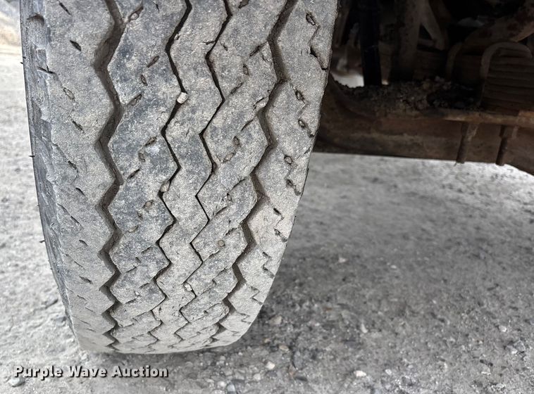 image for item DW7382 1983 Ford F700 oil distributor truck