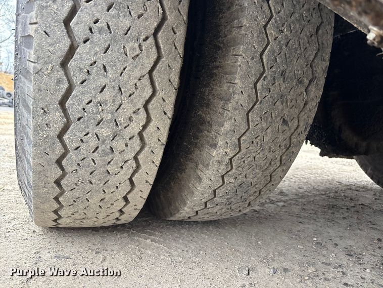 image for item DW7382 1983 Ford F700 oil distributor truck