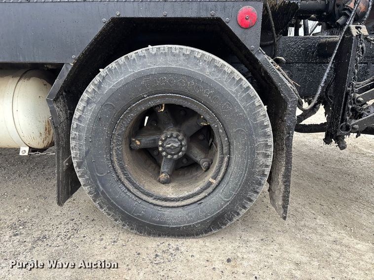 image for item DW7382 1983 Ford F700 oil distributor truck