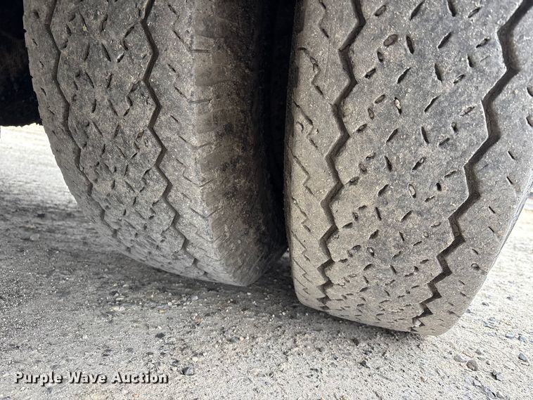 image for item DW7382 1983 Ford F700 oil distributor truck