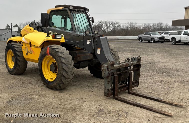 image for item DW7383 2003 New Holland LM430 telehandler