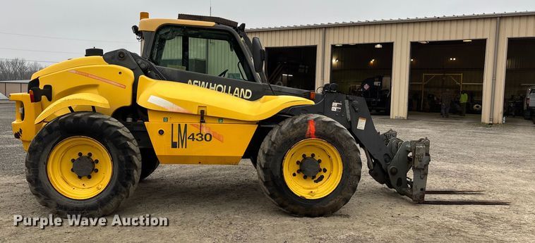 image for item DW7383 2003 New Holland LM430 telehandler