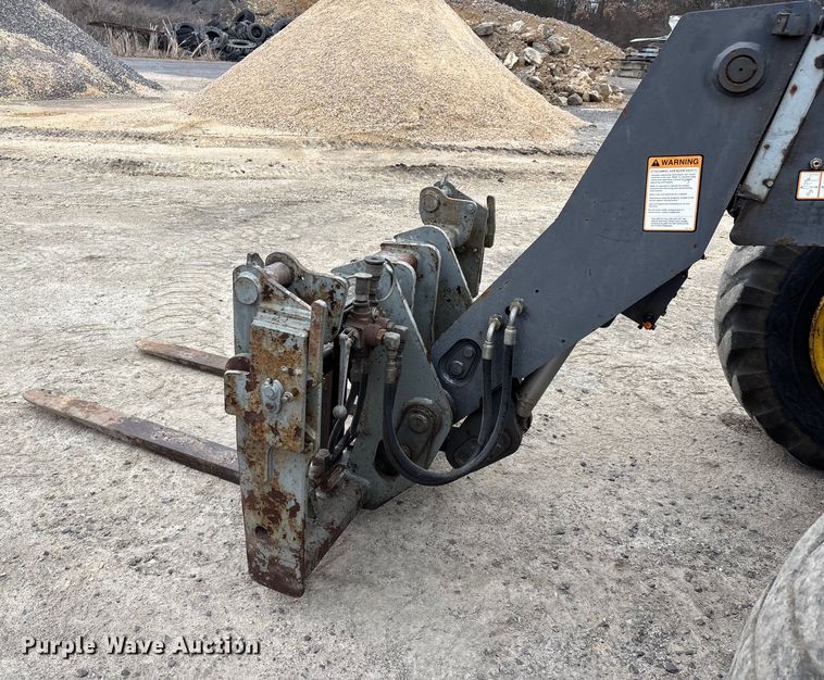 image for item DW7383 2003 New Holland LM430 telehandler