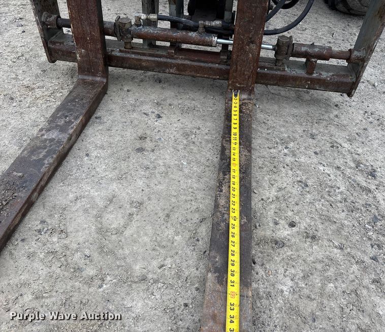 image for item DW7383 2003 New Holland LM430 telehandler