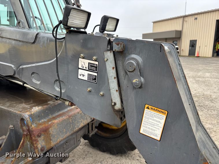 image for item DW7383 2003 New Holland LM430 telehandler