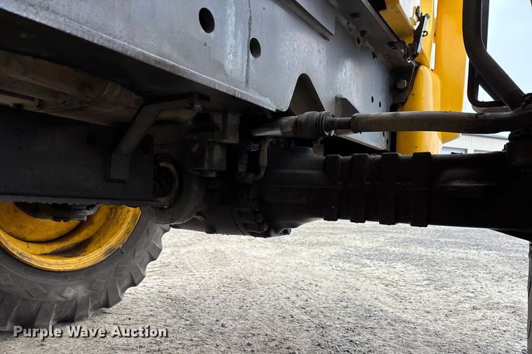 image for item DW7383 2003 New Holland LM430 telehandler