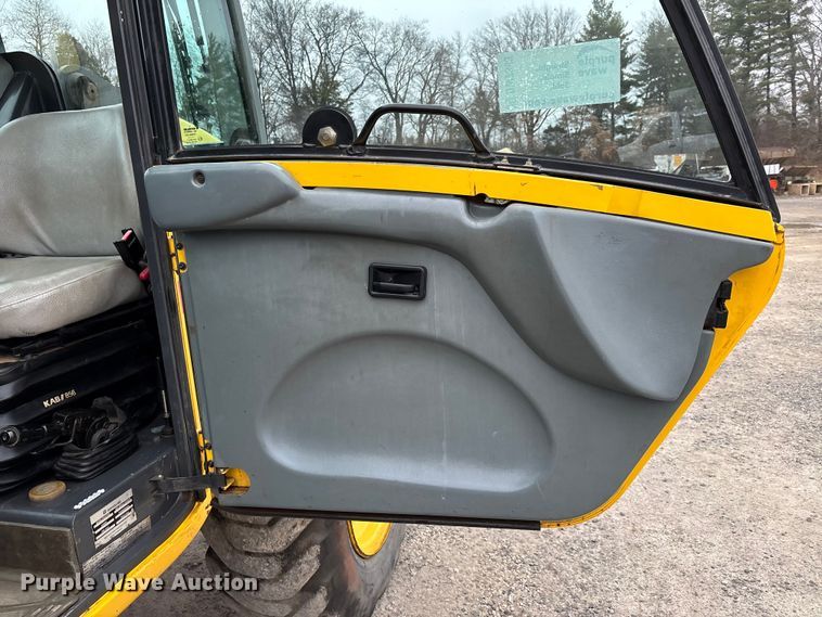 image for item DW7383 2003 New Holland LM430 telehandler