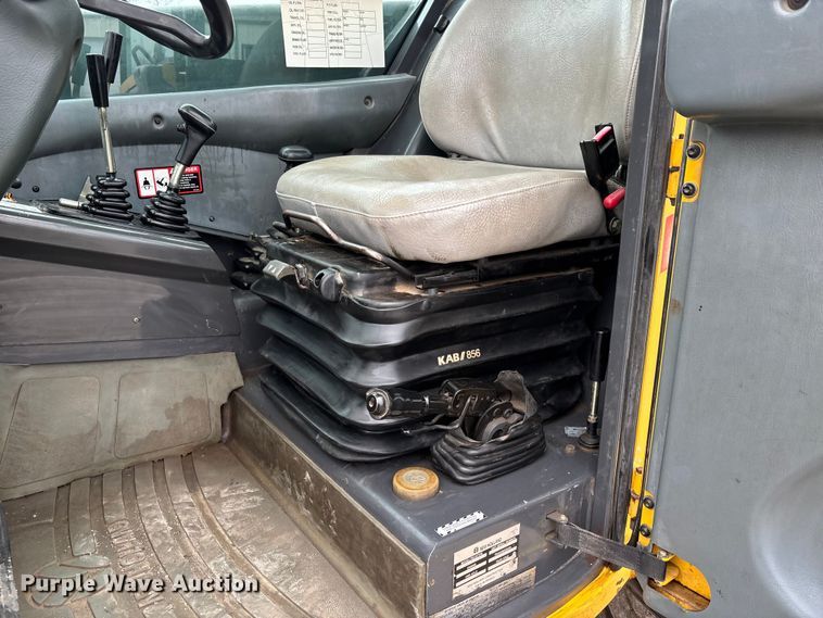 image for item DW7383 2003 New Holland LM430 telehandler