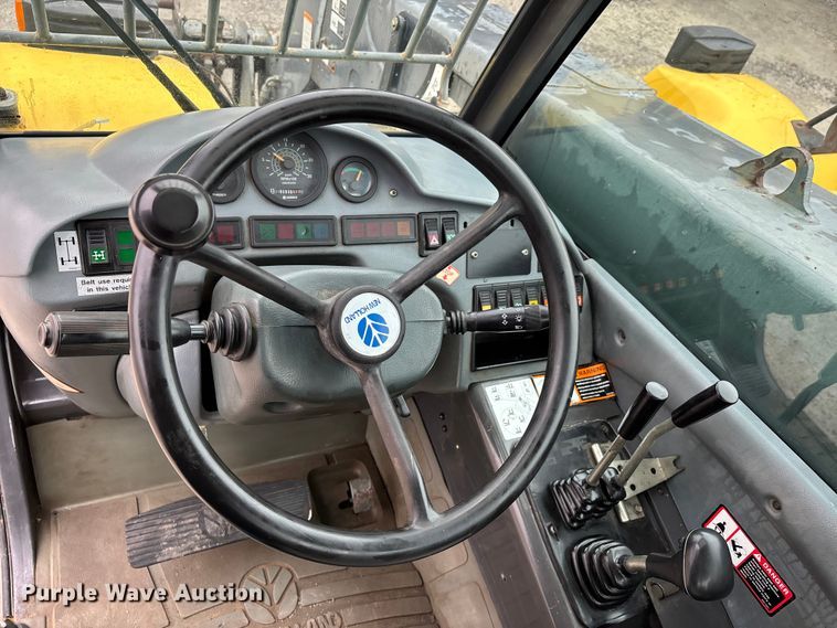 image for item DW7383 2003 New Holland LM430 telehandler