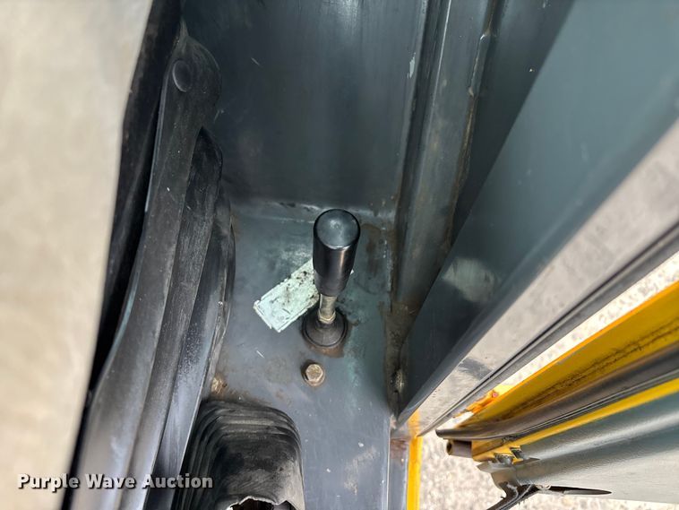 image for item DW7383 2003 New Holland LM430 telehandler