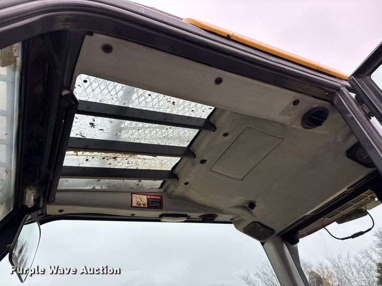 image for item DW7383 2003 New Holland LM430 telehandler