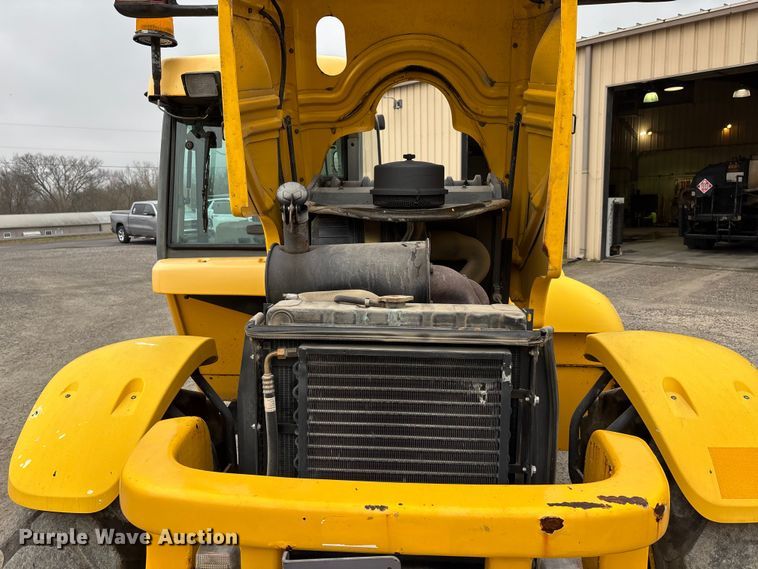 image for item DW7383 2003 New Holland LM430 telehandler