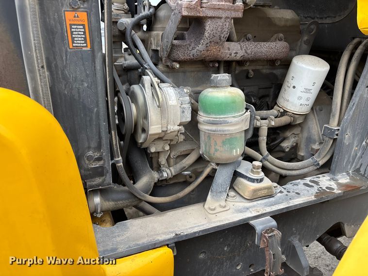 image for item DW7383 2003 New Holland LM430 telehandler