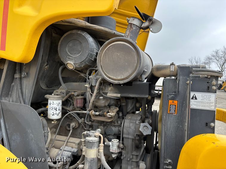 image for item DW7383 2003 New Holland LM430 telehandler