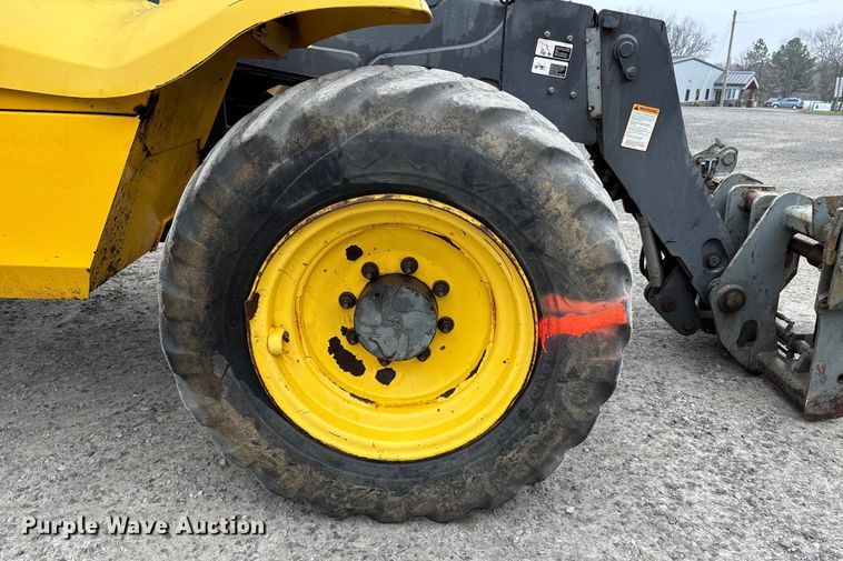 image for item DW7383 2003 New Holland LM430 telehandler