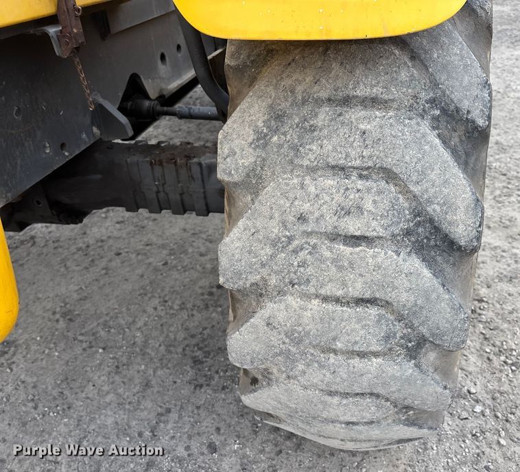 image for item DW7383 2003 New Holland LM430 telehandler