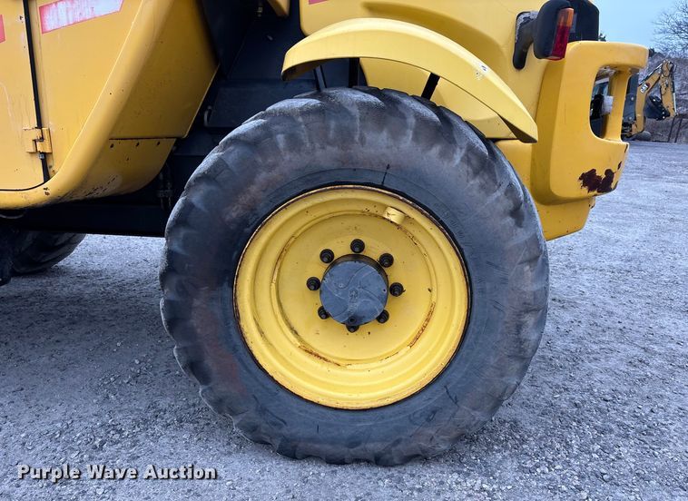 image for item DW7383 2003 New Holland LM430 telehandler
