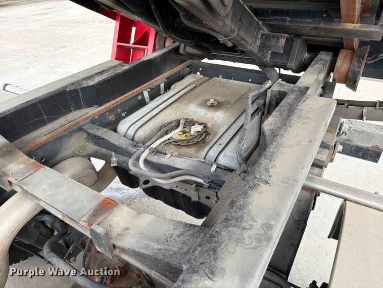 image for item DX5931 2016 Ford F-550 hook lift truck