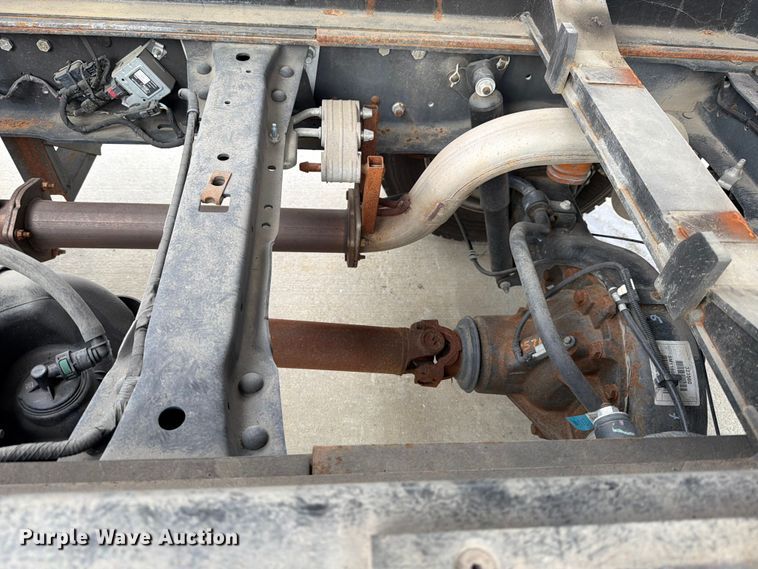 image for item DX5931 2016 Ford F-550 hook lift truck