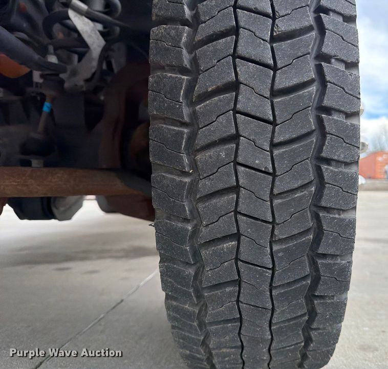 image for item DX5931 2016 Ford F-550 hook lift truck