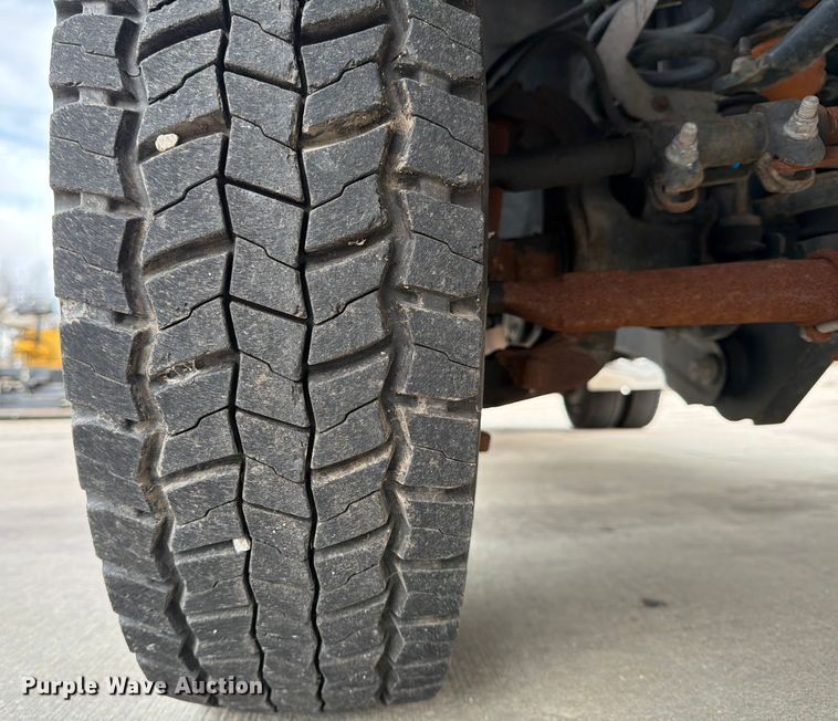 image for item DX5931 2016 Ford F-550 hook lift truck