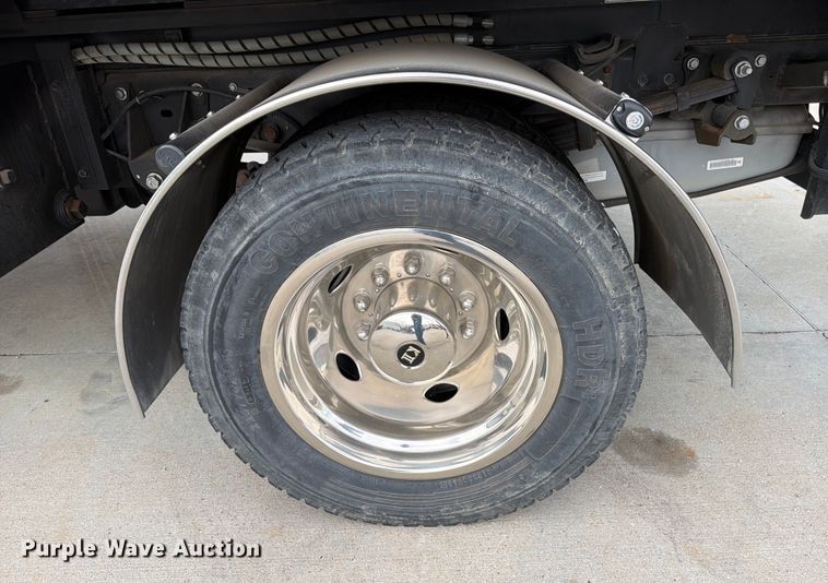 image for item DX5931 2016 Ford F-550 hook lift truck